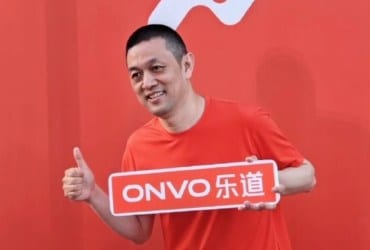 Nio CEO with Onvo card