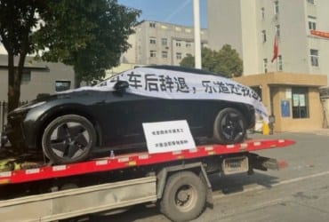 Protest of Onvo's former sales fellow