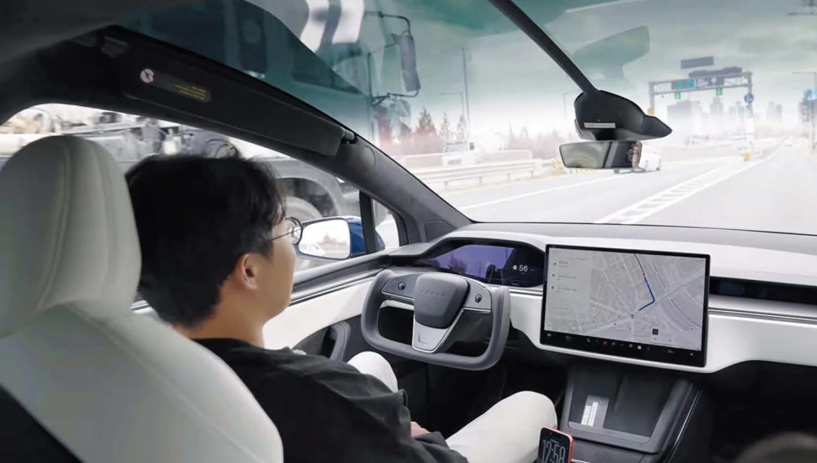 Youtuber 'ITSub잇섭' testing Tesla's FSD