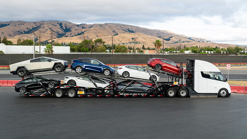 Tesla Semi loaded with several vehicles