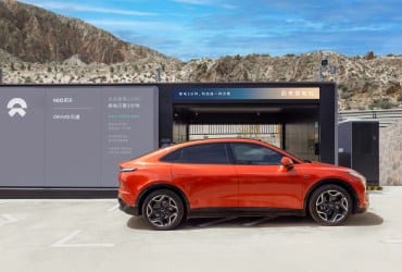 Onvo L60 at a Nio battery Swap Station