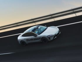 Xiaomi 2026 SU7 Ultra on the racetrack