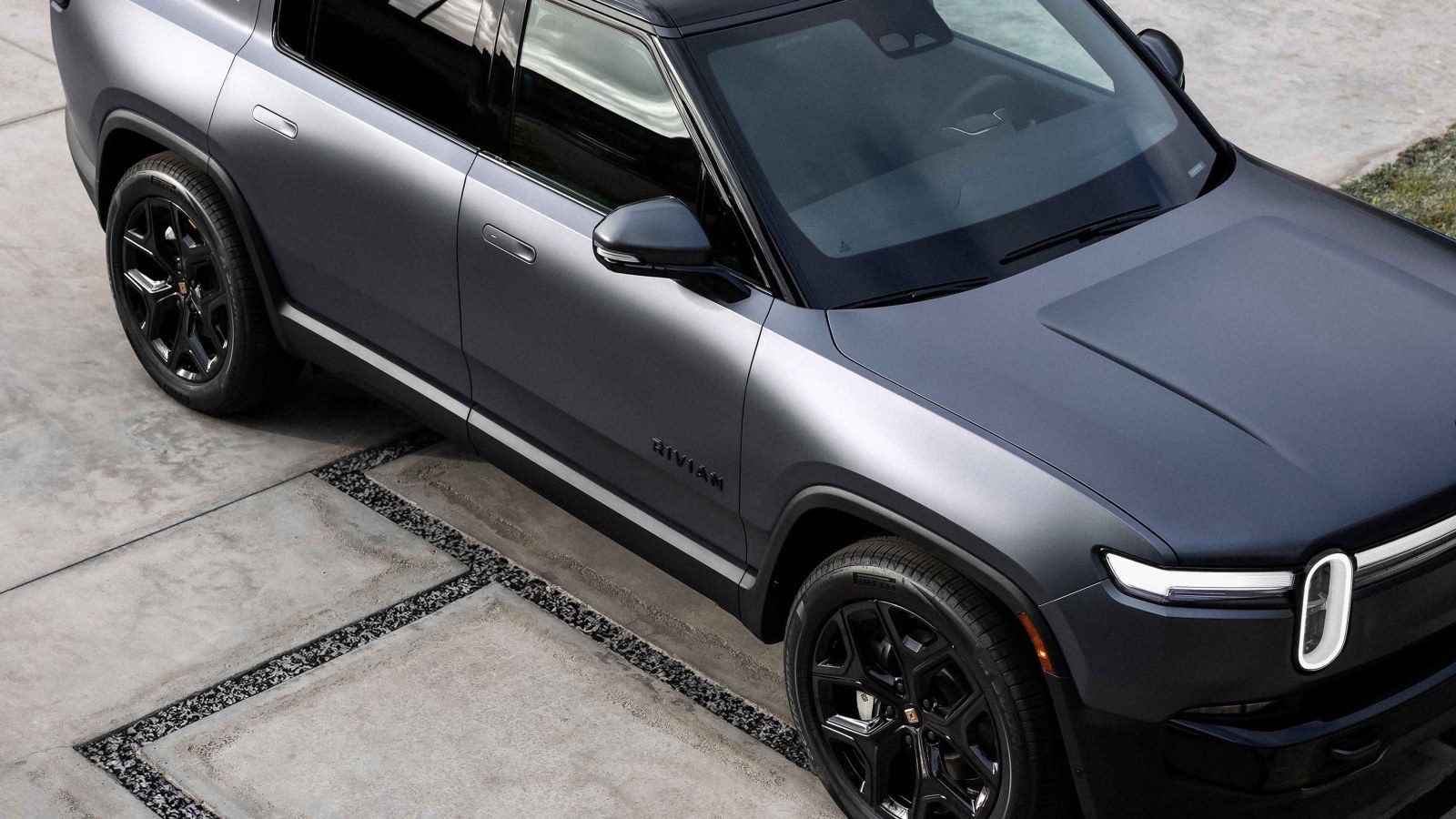 Rivian R1S
