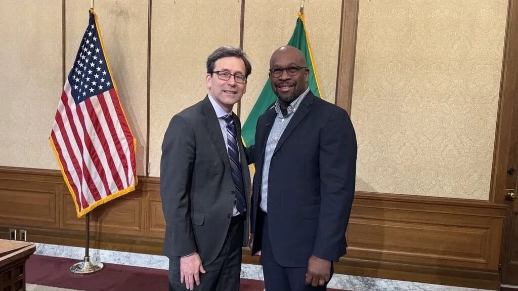 Washington Governor Bob Ferguson and Lucid SVP of Global Revenue Erwin Raphael
