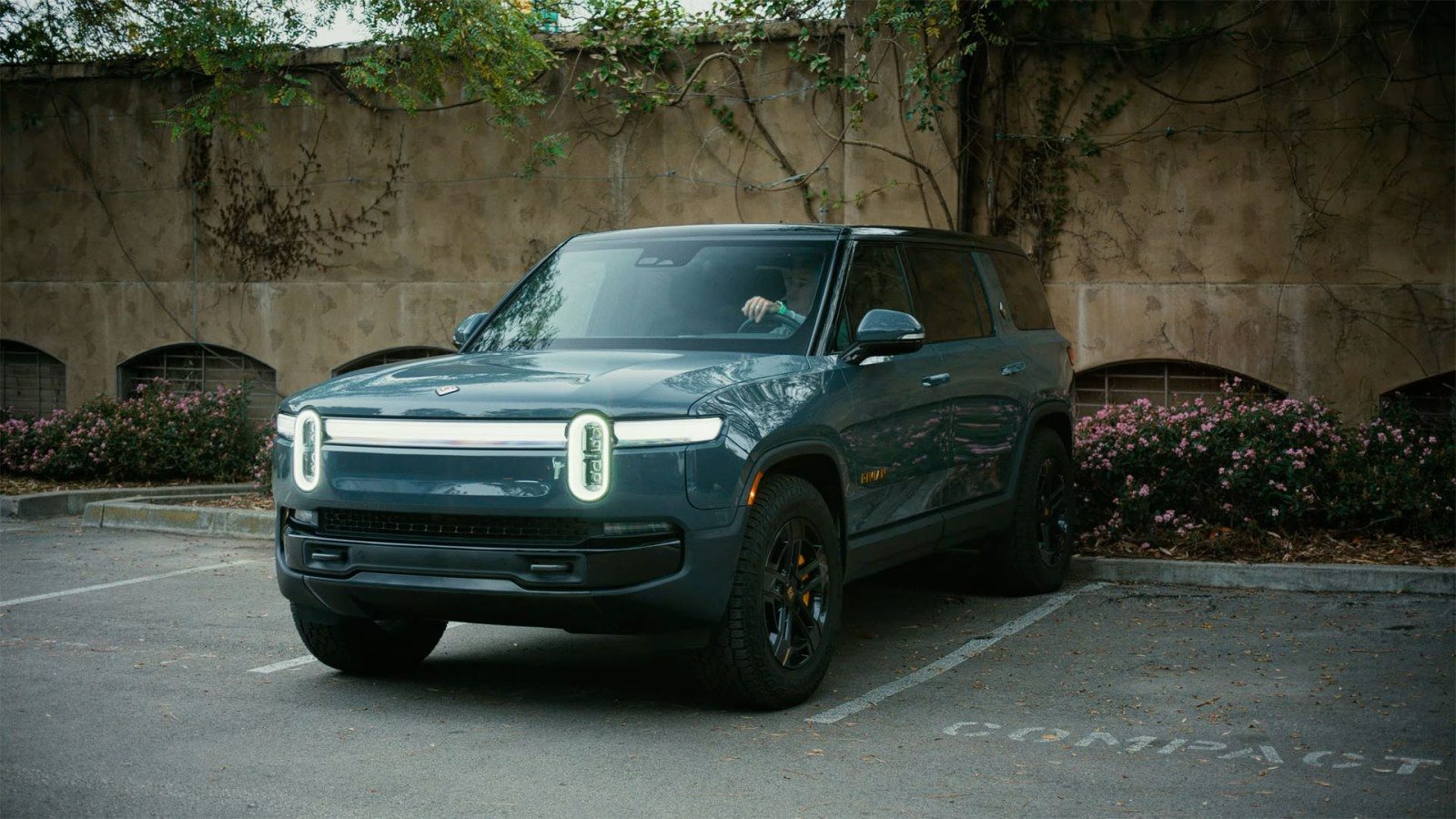 Rivian R1S