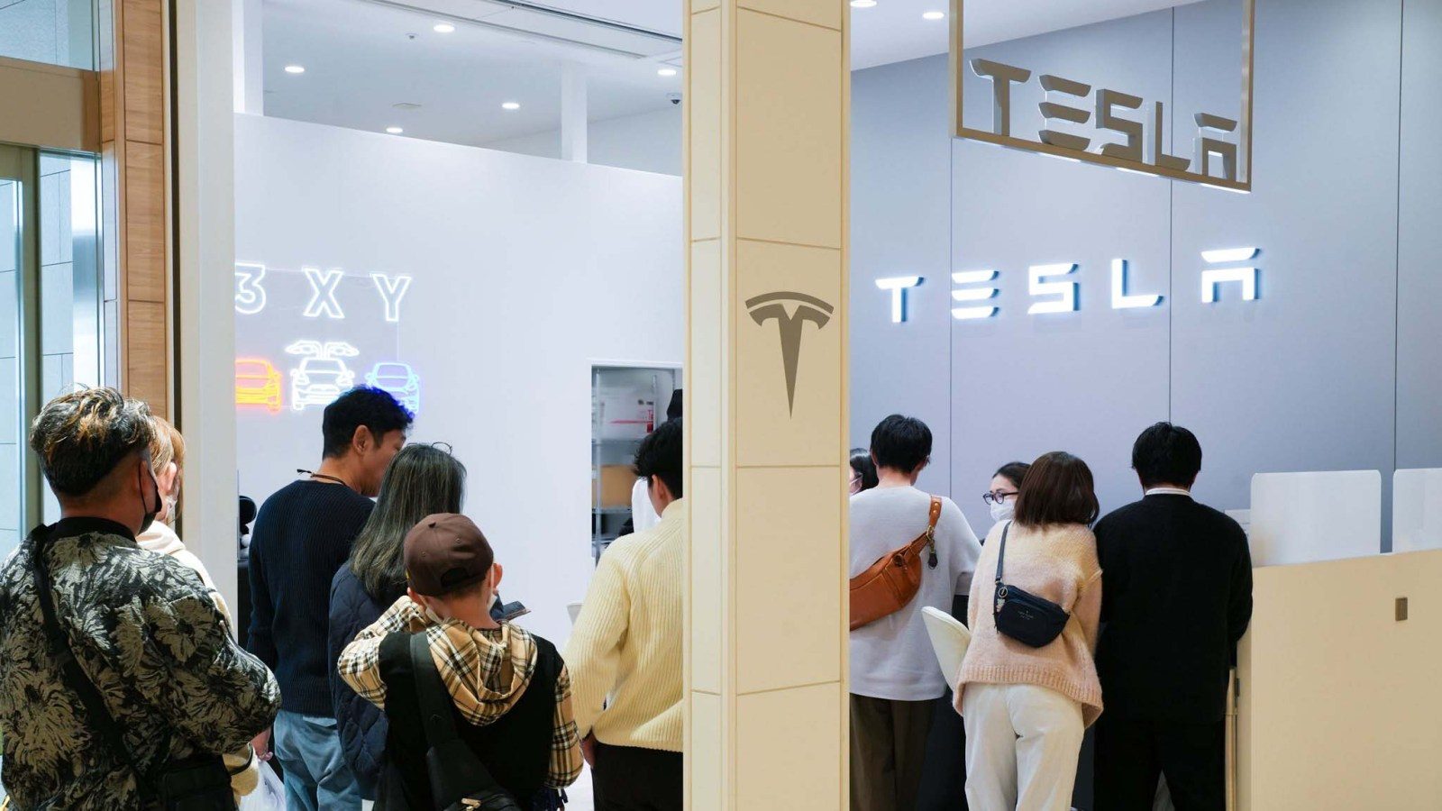 Tesla Japan