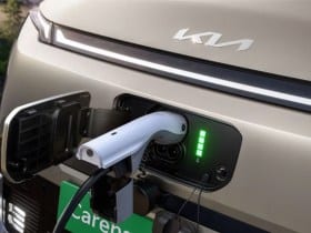 Kia Carens Clavis Charging