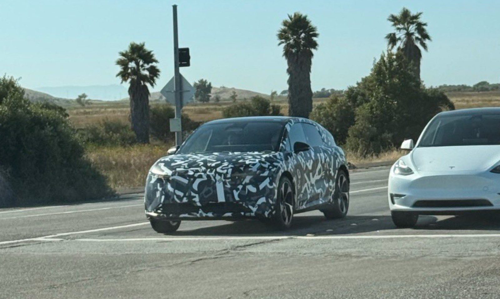 Lucid Cosmos spotted roadtesting