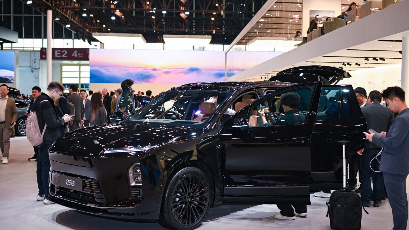 Nio ES8