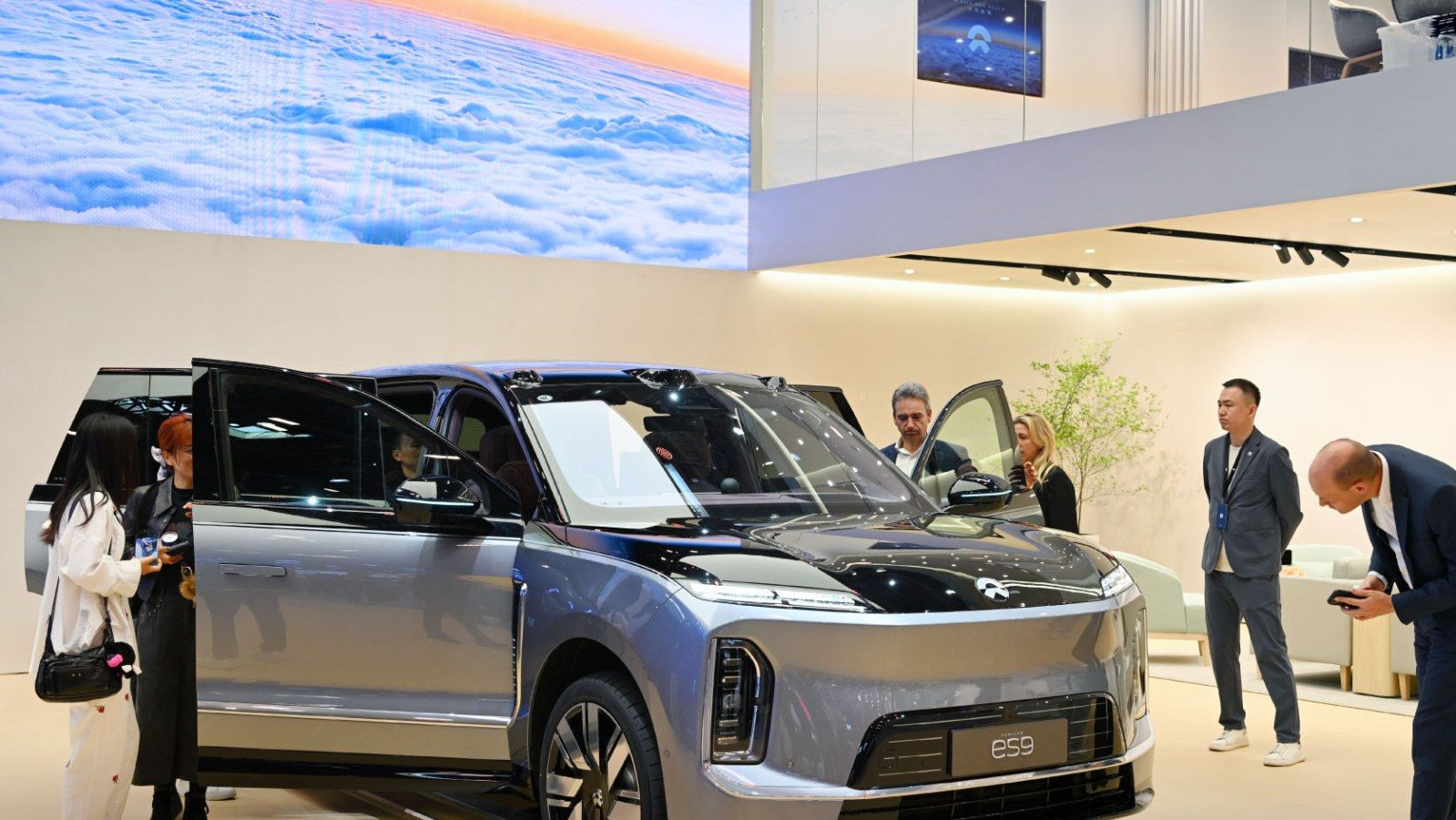 Nio ES9