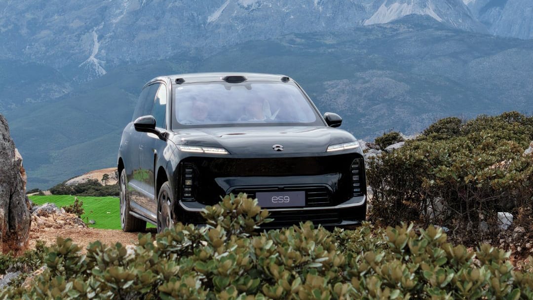 Nio ES9 driving in China
