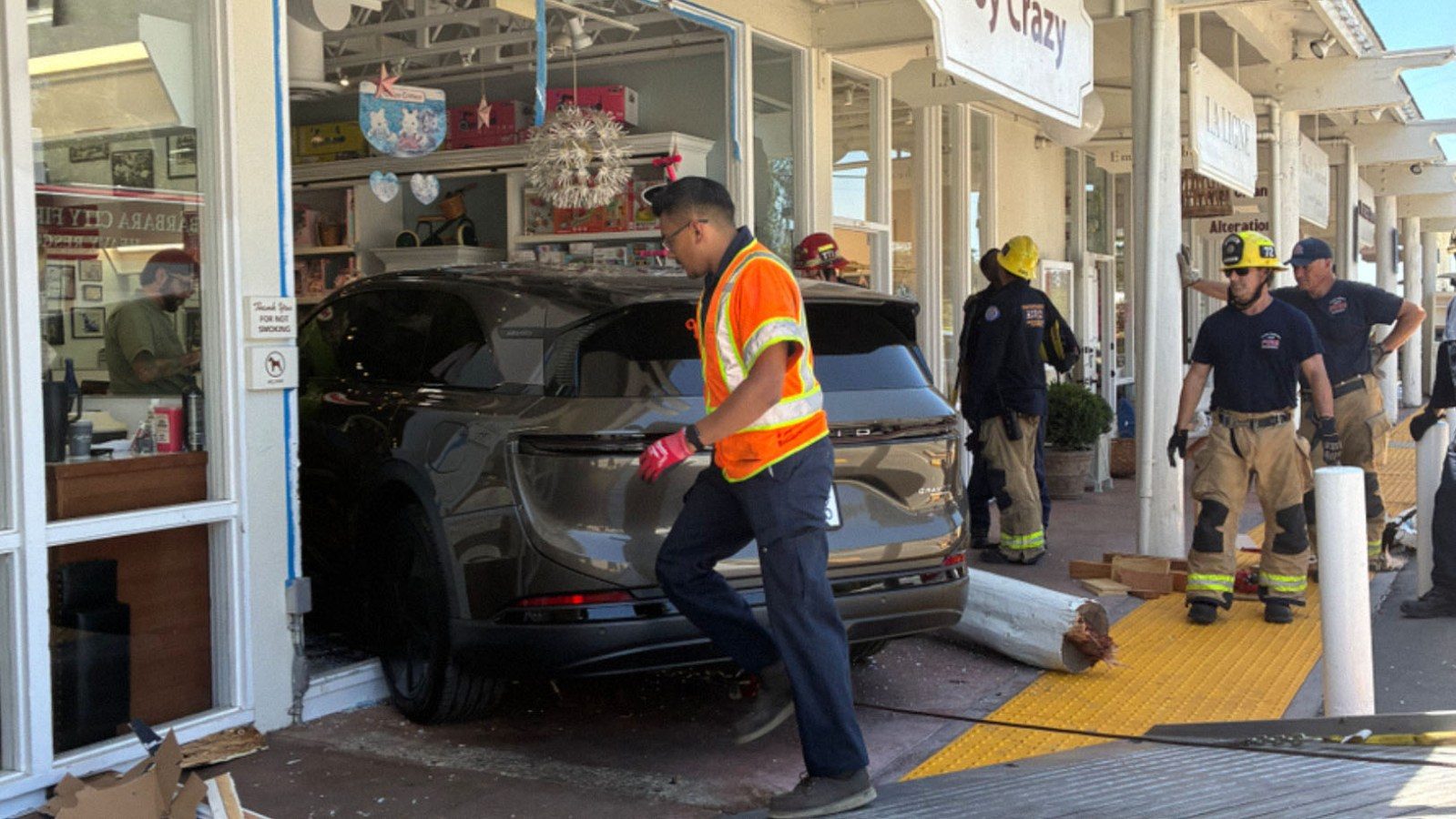 Lucid Gravity crash near Santa Barbara