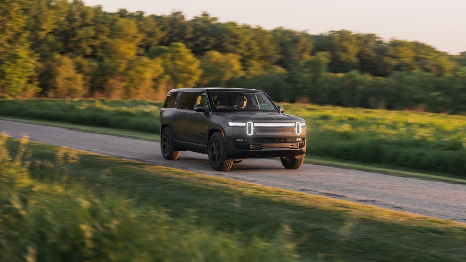 Rivian R1S