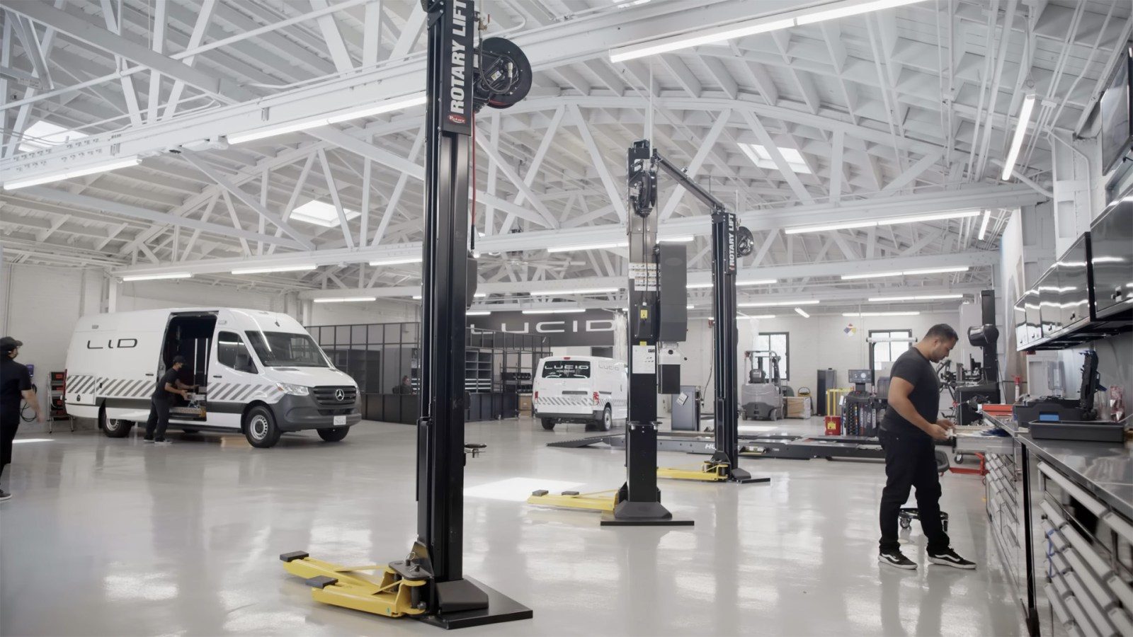 Lucid Service Center