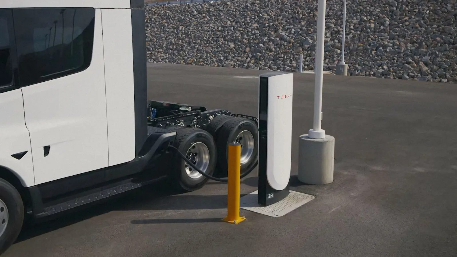 Tesla Semi charging