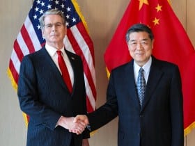 US Scott Bensent with China's Vice Premier He Lifeng