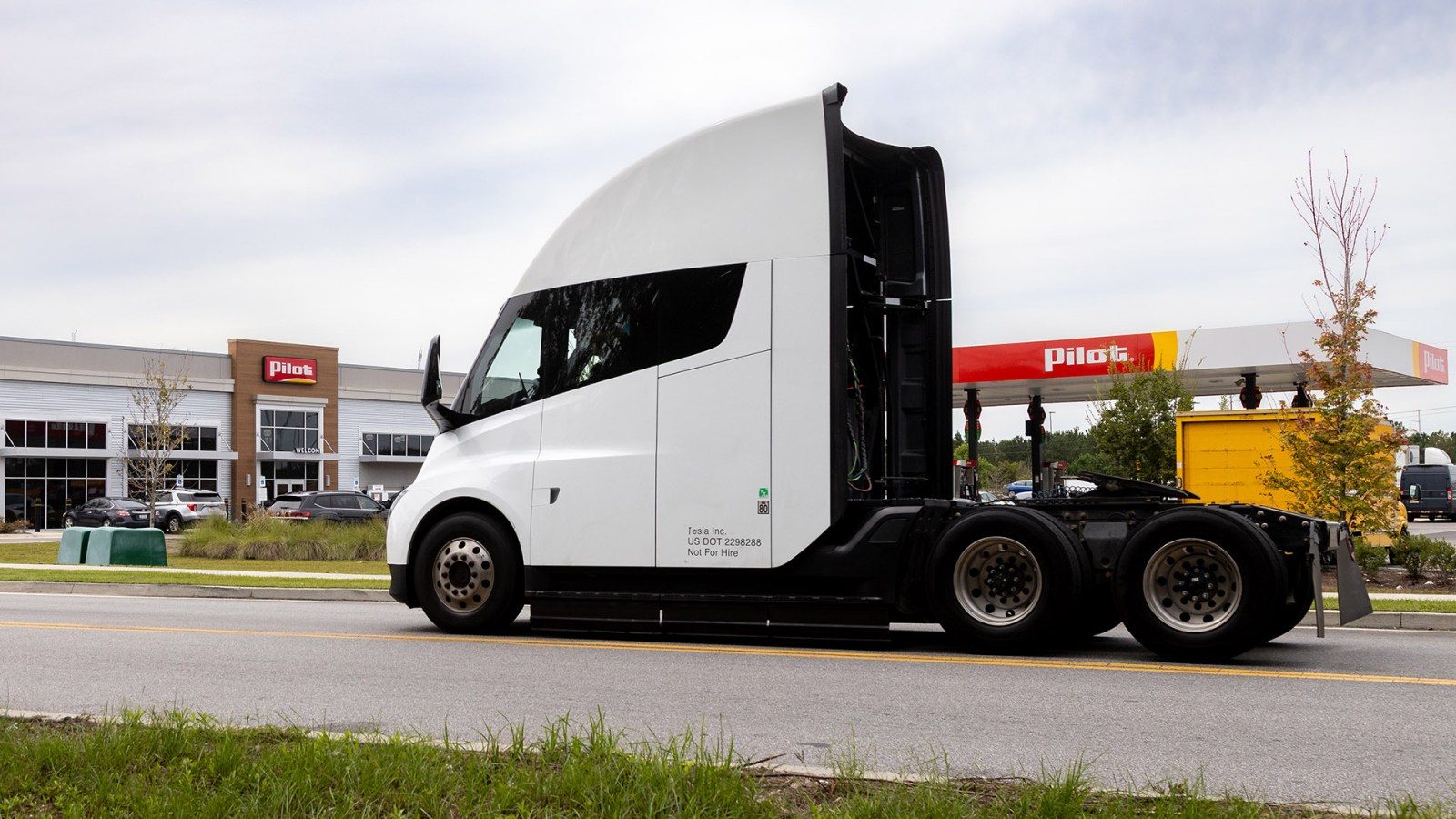 Tesla Semi at a Pilot site