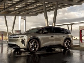 Lucid Gravity charging at Tesla's Network