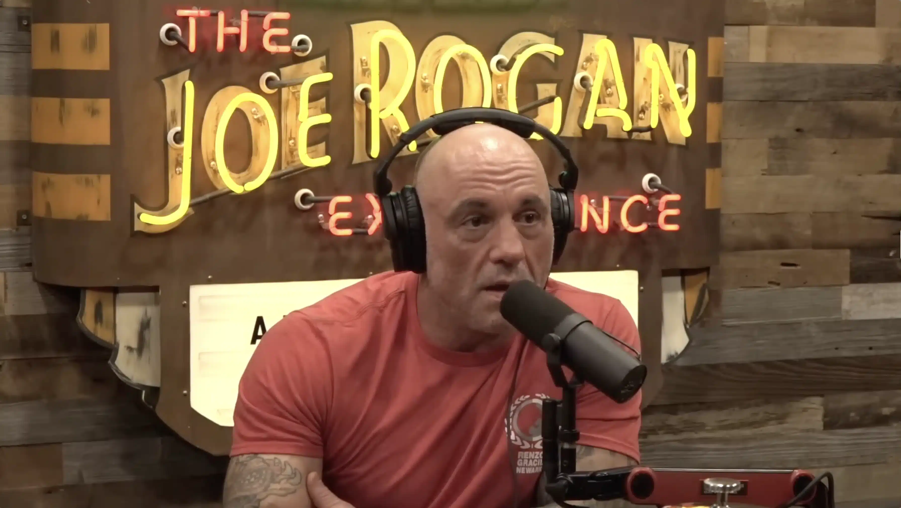 Joe Rogan Praises Nio and the Brand's ET9 Flagship Sedan [Video] | EV