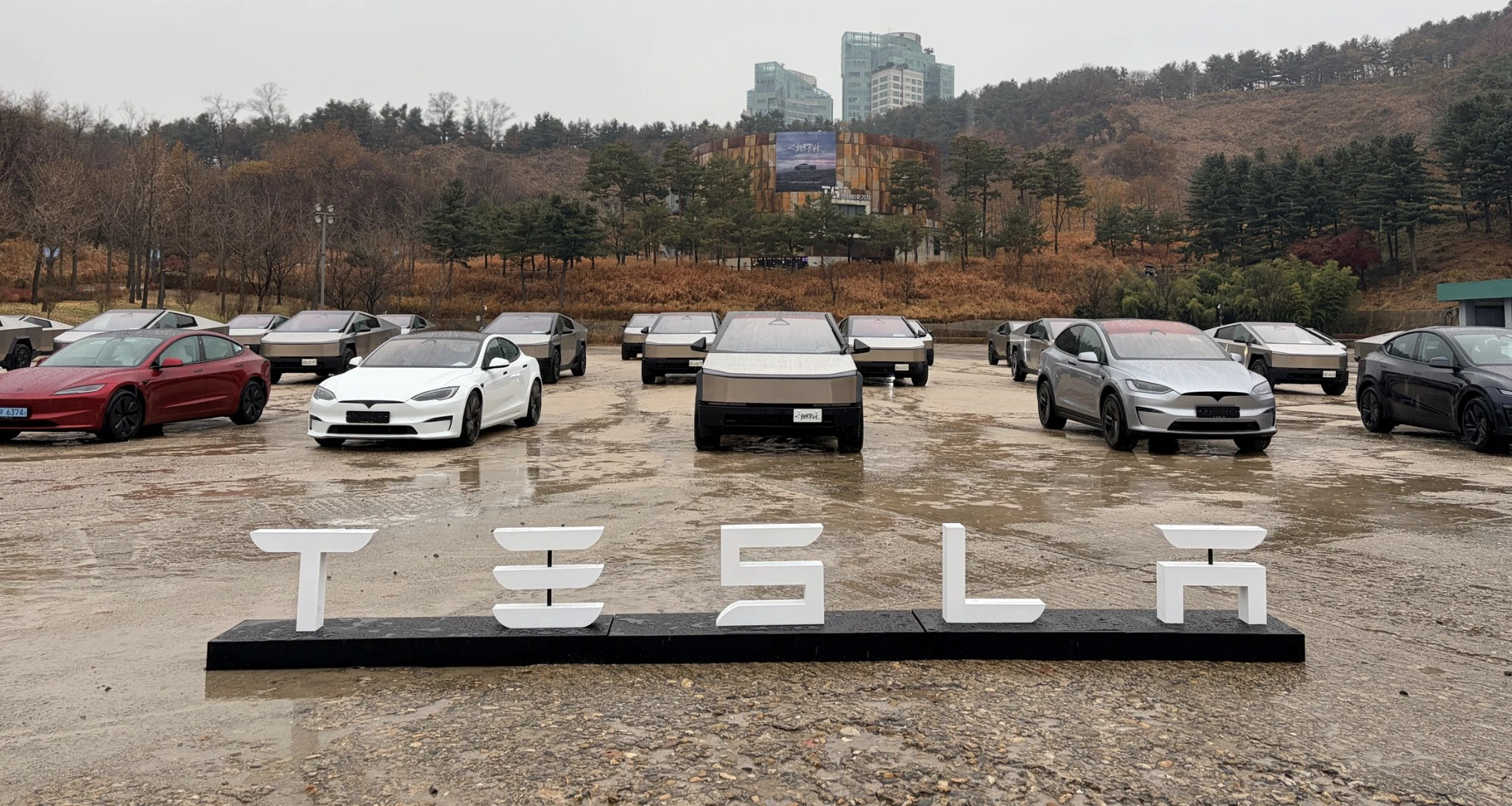 Tesla Begins Cybertruck Deliveries in South Korea