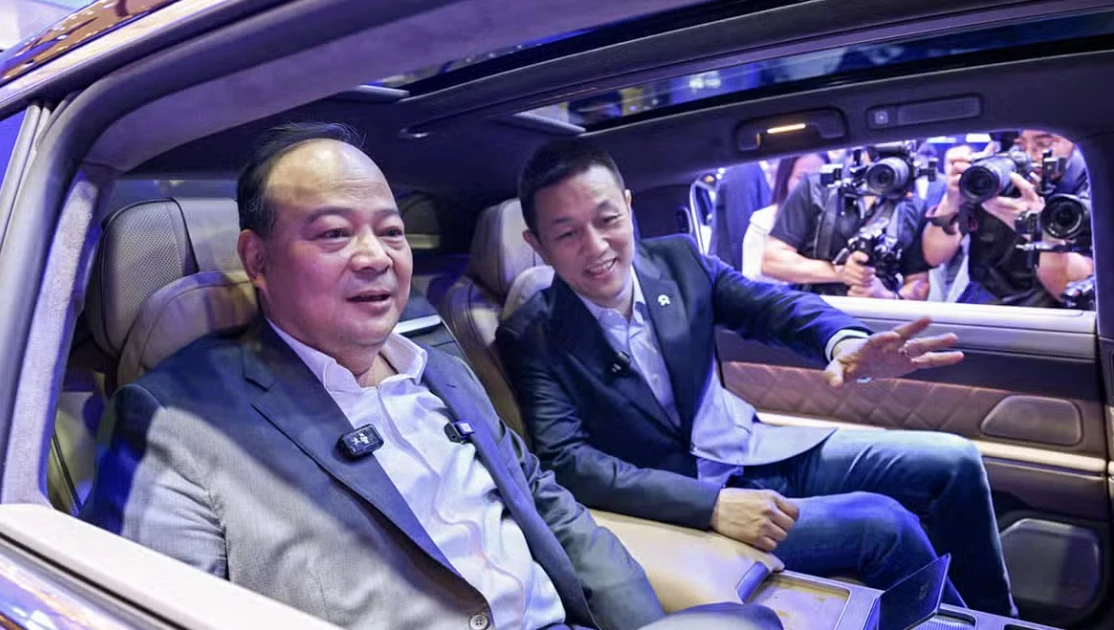 Nio and CATL Founders in a Nio ET9