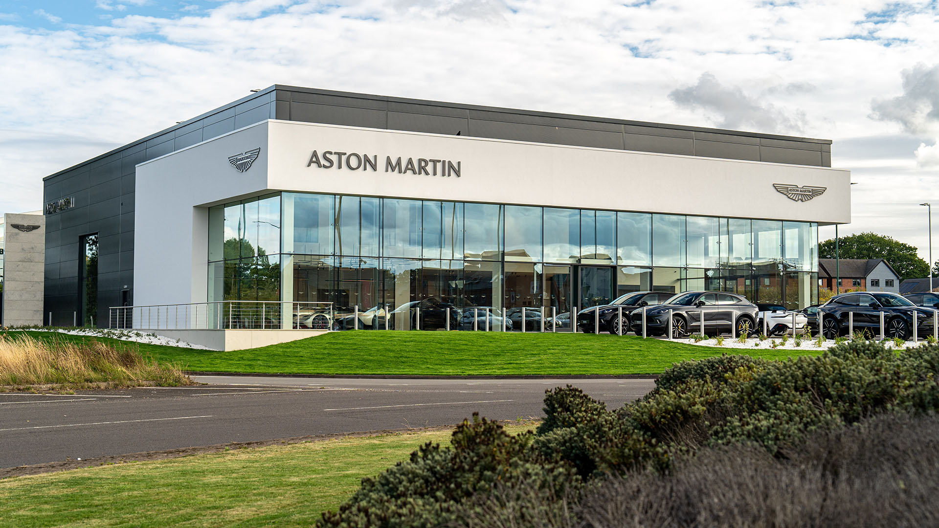 Aston Martin to Cut Hundreds of Jobs After Operating Losses Surge 161% in 2025 | EV