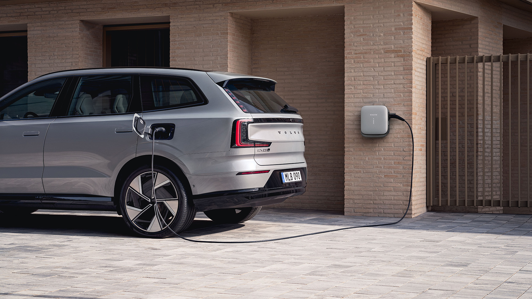 Volvo Prepares to Launch 800V EX90 in China Amid Slumping EV Sales