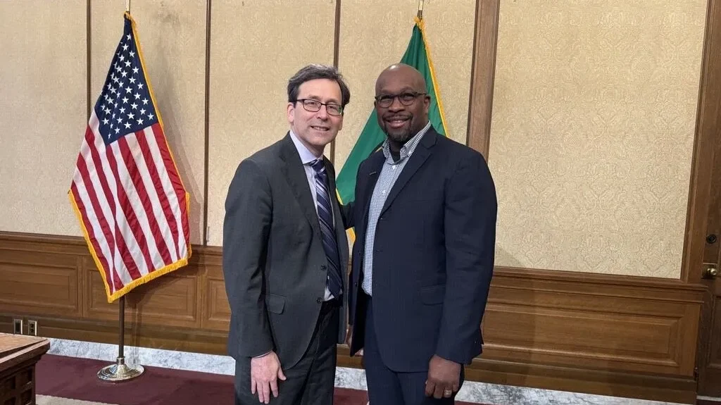 Washington Governor Bob Ferguson and Lucid SVP of Global Revenue Erwin Raphael