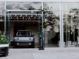Rivian R1S