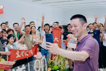 Nio CEO with Onvo L90