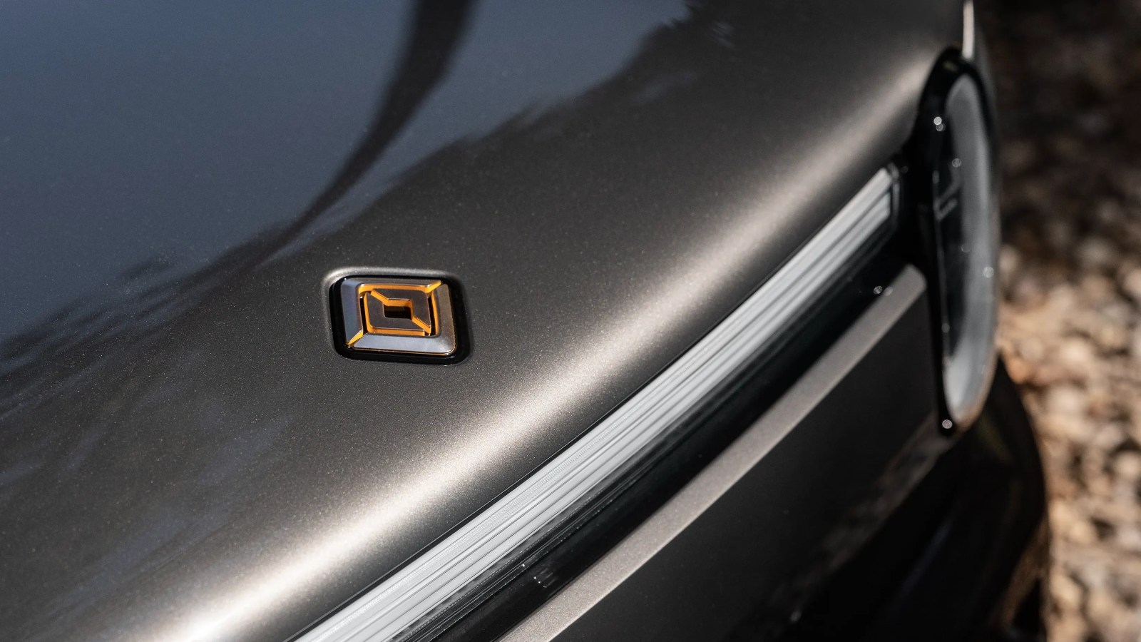 Rivian R1S