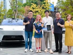 Nio ES8