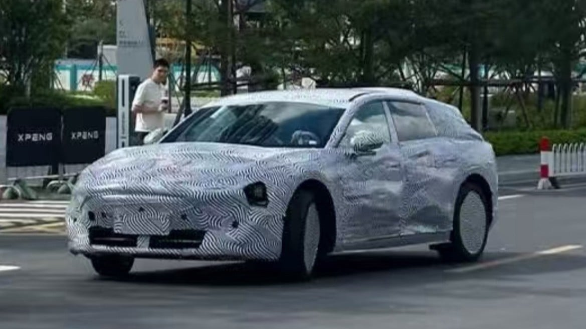 XPeng's First-Ever Station Wagon Spotted Road Testing in China | EV