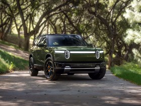RIvian R2 Forest Green